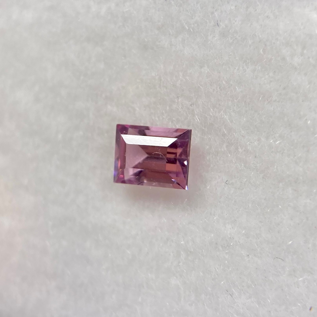 スピネル 長方形 約4mm*3mm No.BP-2