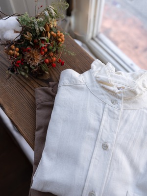 [HUG O WAR]ビエラダブルフリルスタンドシャツ