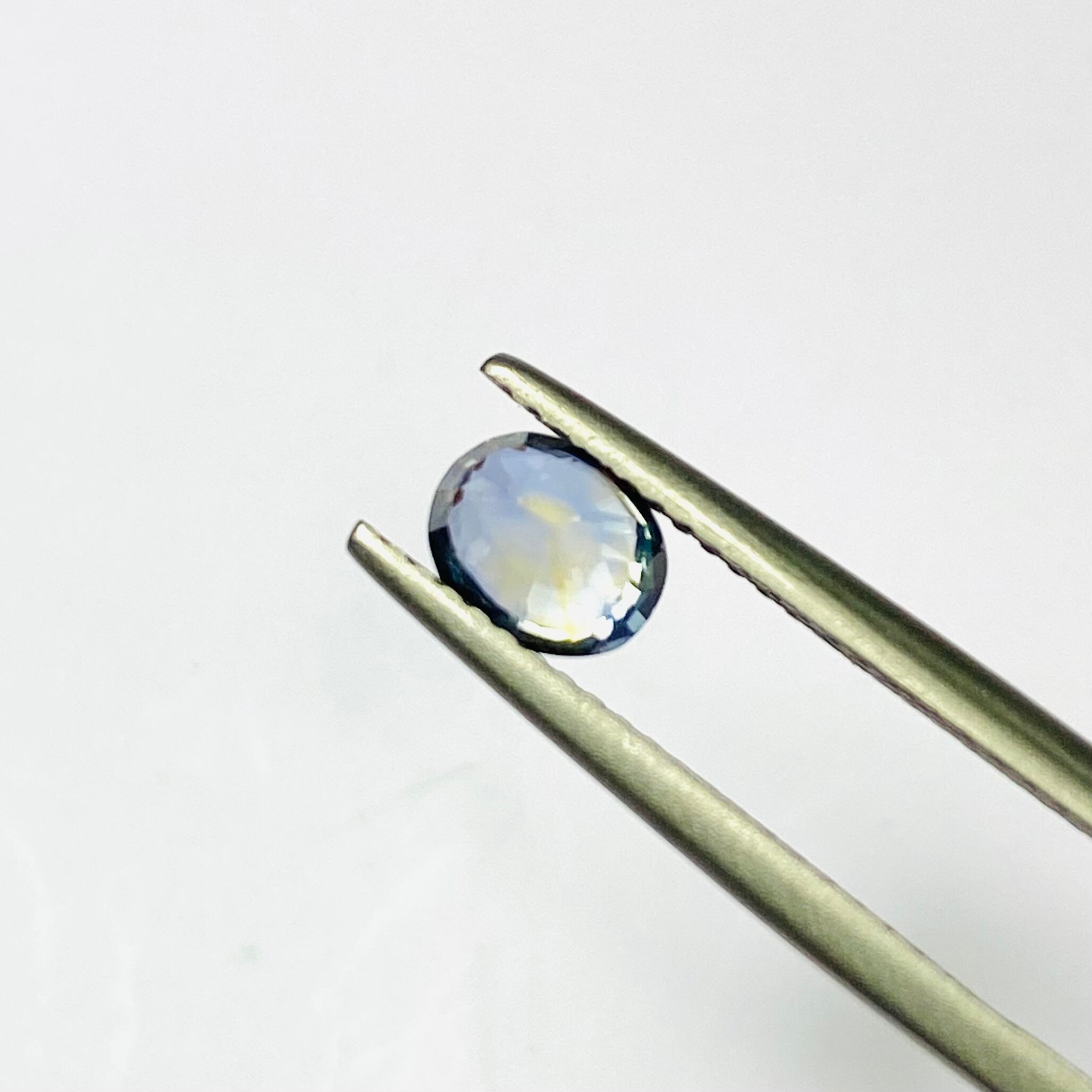 アートなサファイア 凛としたアヤメ