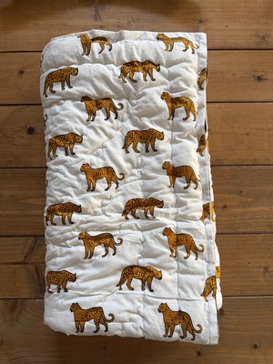 インド　ベービーキルト　猫用布団　ヒョウ柄　ブラック