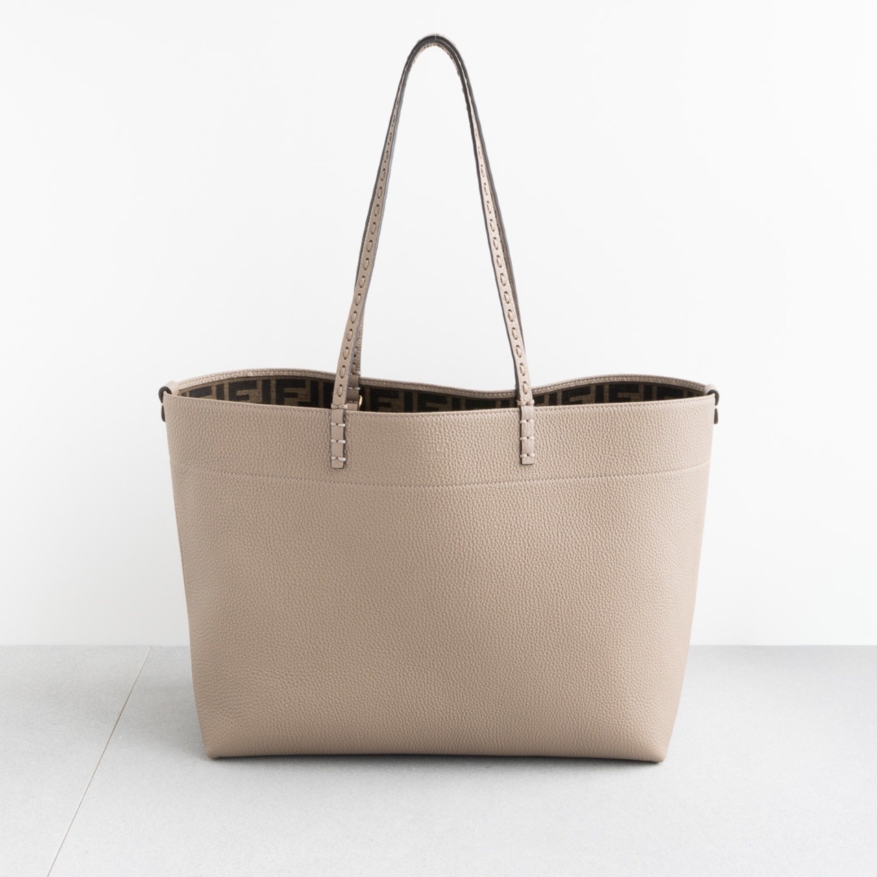 フェンディ ロール ミディアム トートバッグ セレリア ベージュ レザー