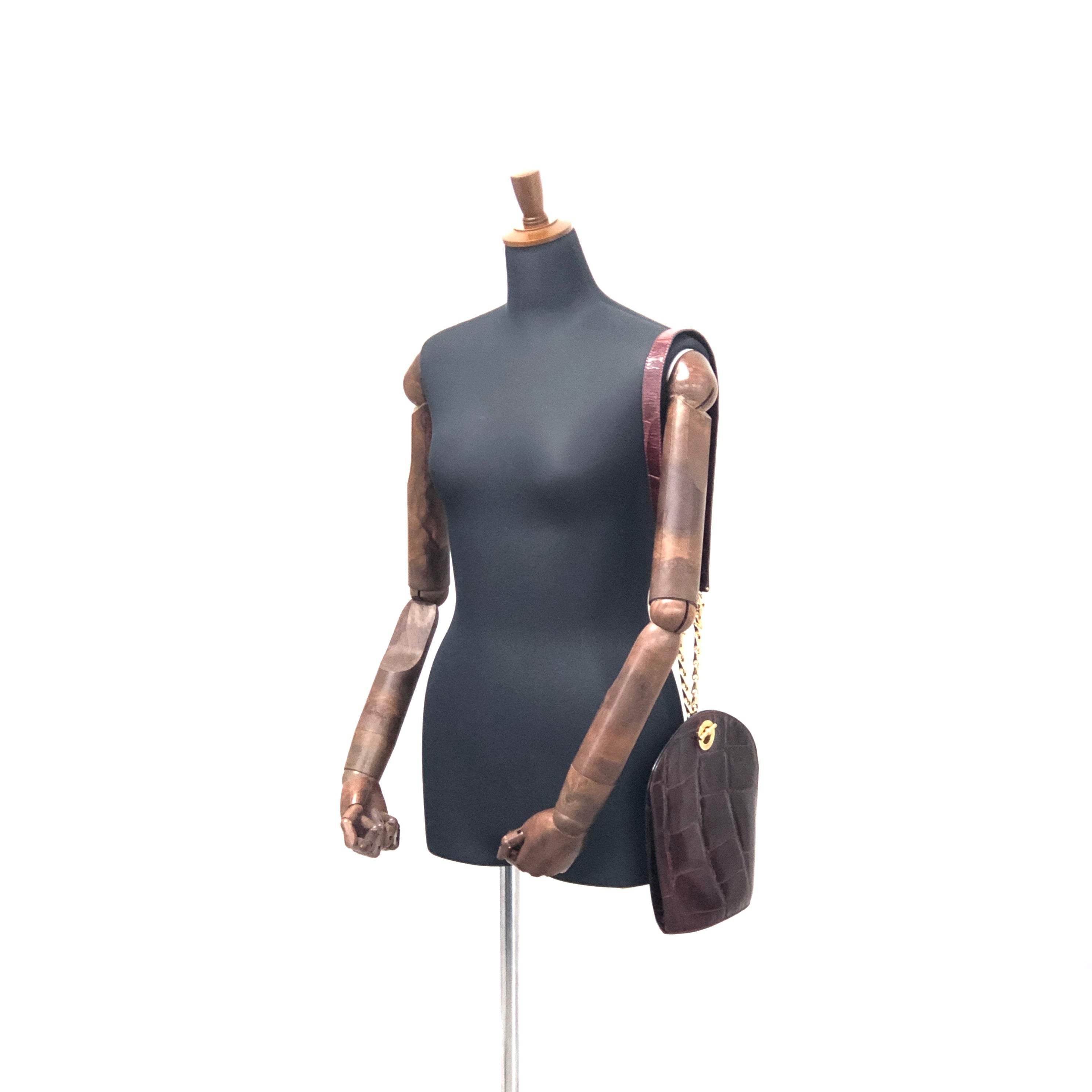 CELINE セリーヌ サークルロゴ クロコダイル レザー チェーン CELINE セリーヌ サークルロゴ クロコダイル レザー チェーン