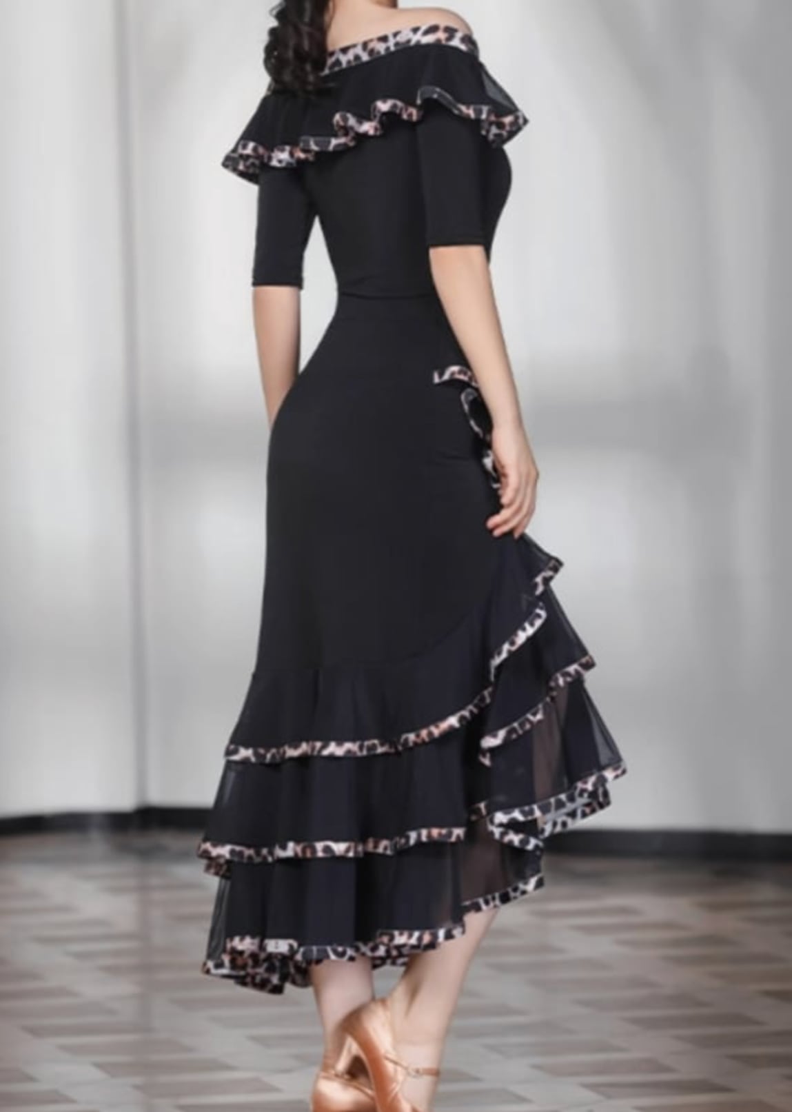 【新着】社交ダンス ドレス　ラテンドレス　　レオパード柄フリルスカート　M〜L   ST-26-6　  デモ・競技用ドレス　発表会衣装　パーティドレス　ワンピース　舞台衣装