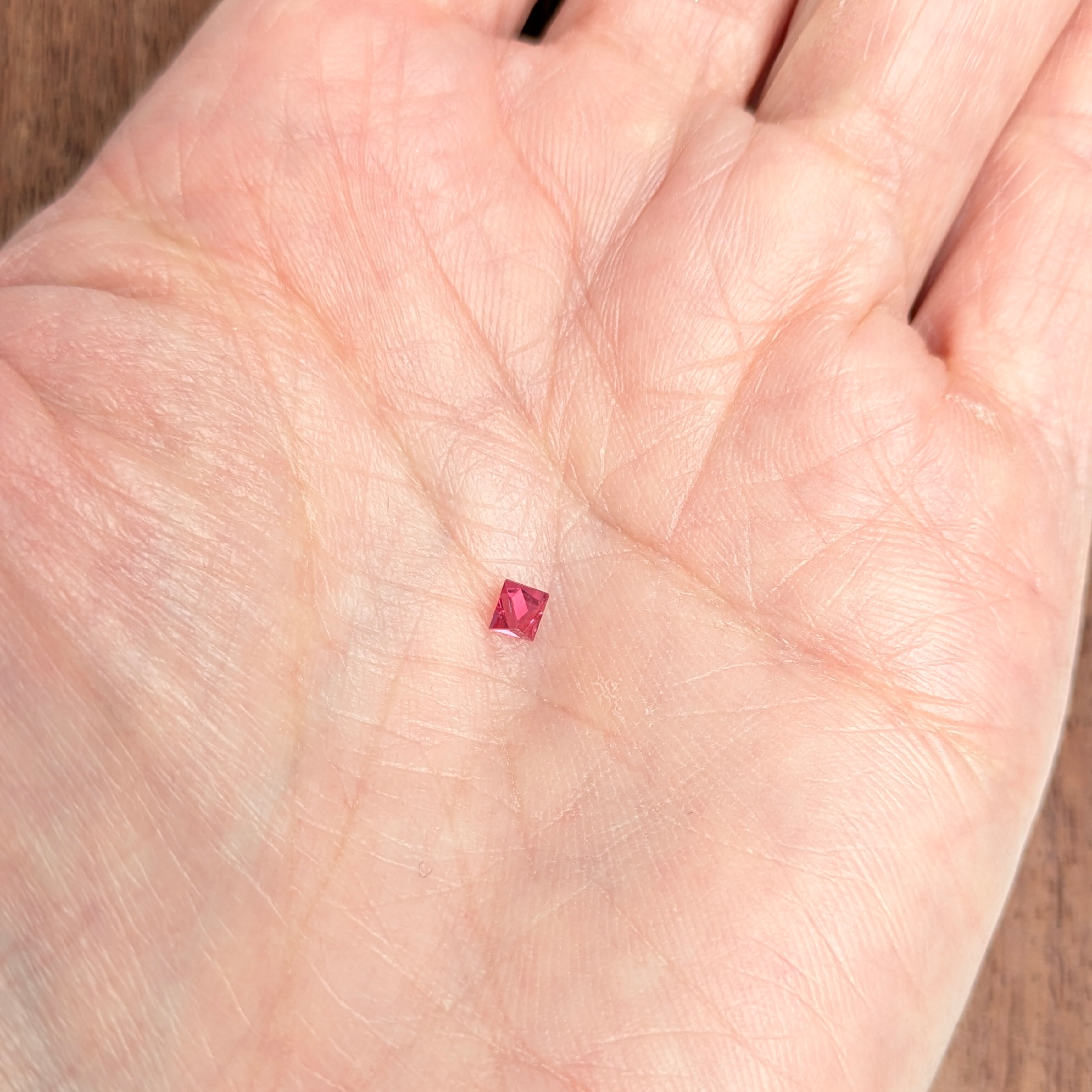 スピネル原石 ミャンマー・モゴック産【0.25ct】 PRO208153 | Gem's