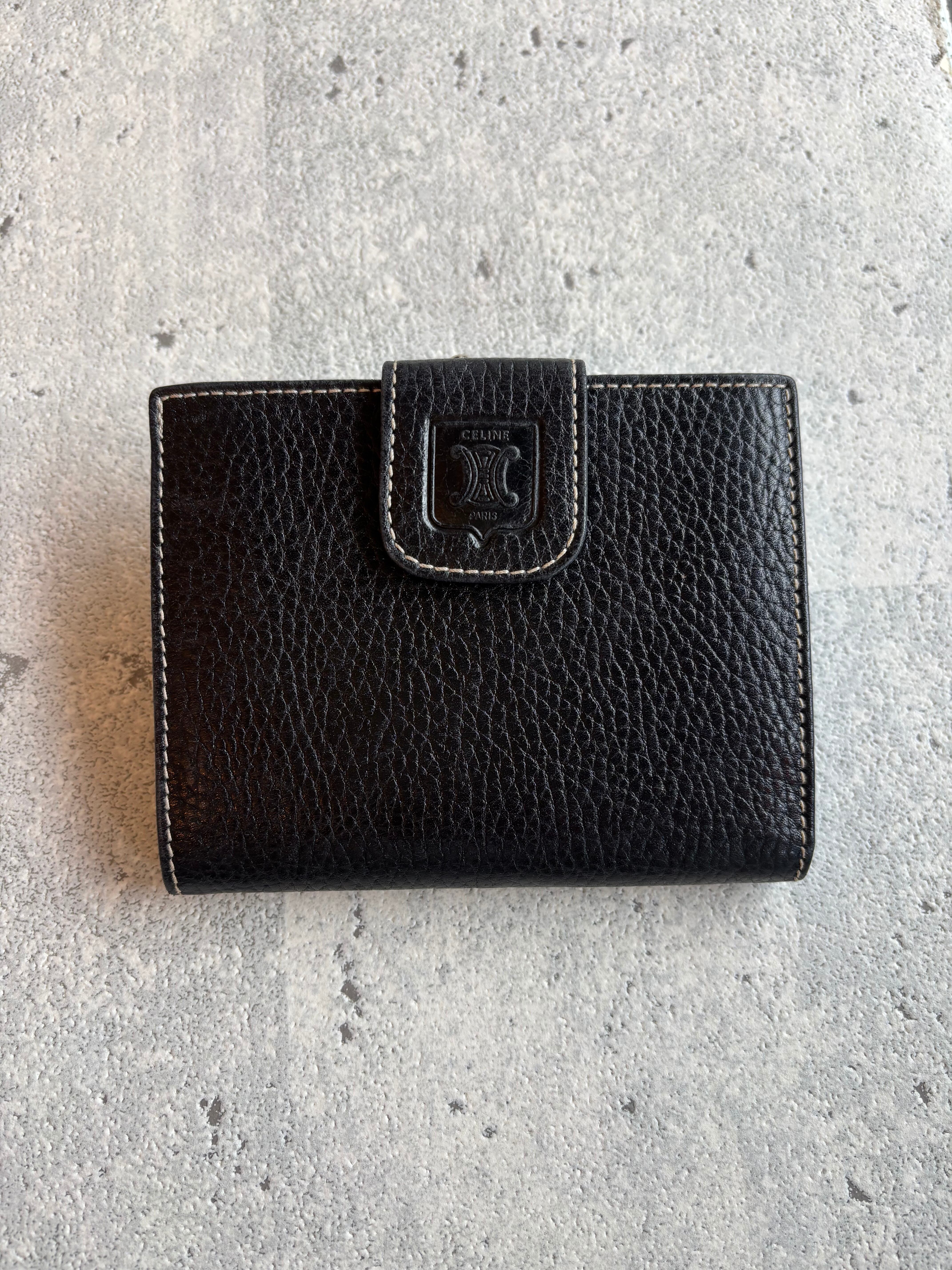 CELINE フラップトリオンフ型押し レザーがま口財布 ブラック②