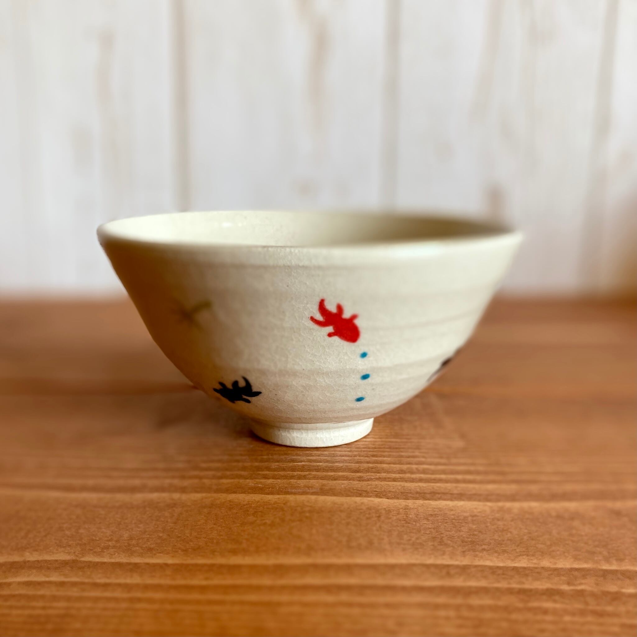 金魚の絵柄 陶器製茶碗 金魚の絵柄 陶器製茶碗 金魚デザインの陶器茶碗 砥部焼