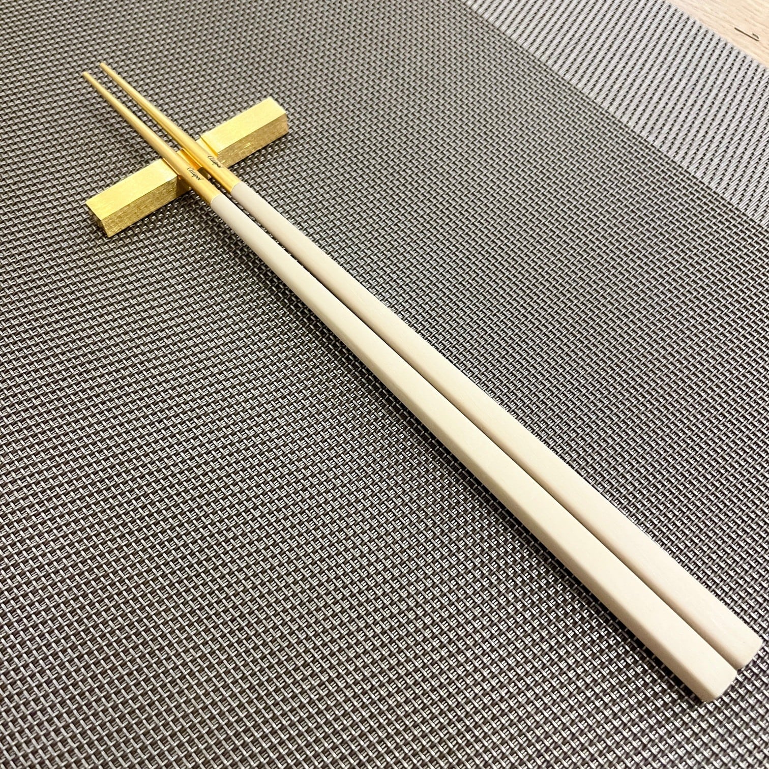 cutipol クチポール お箸 箸置き付き KUBE アイボリーゴールド 正規品