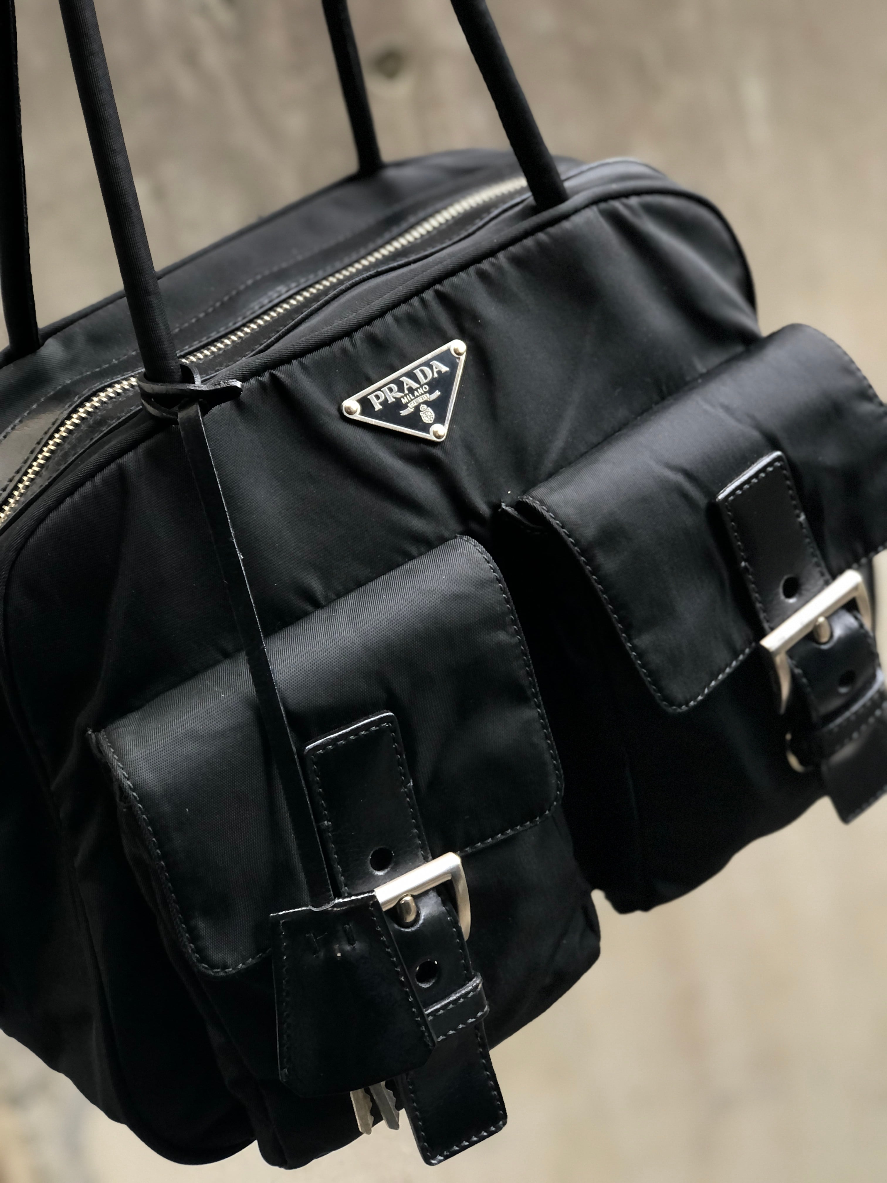 PRADA プラダロゴナイロンレザートートバッグ ショップニュース一覧