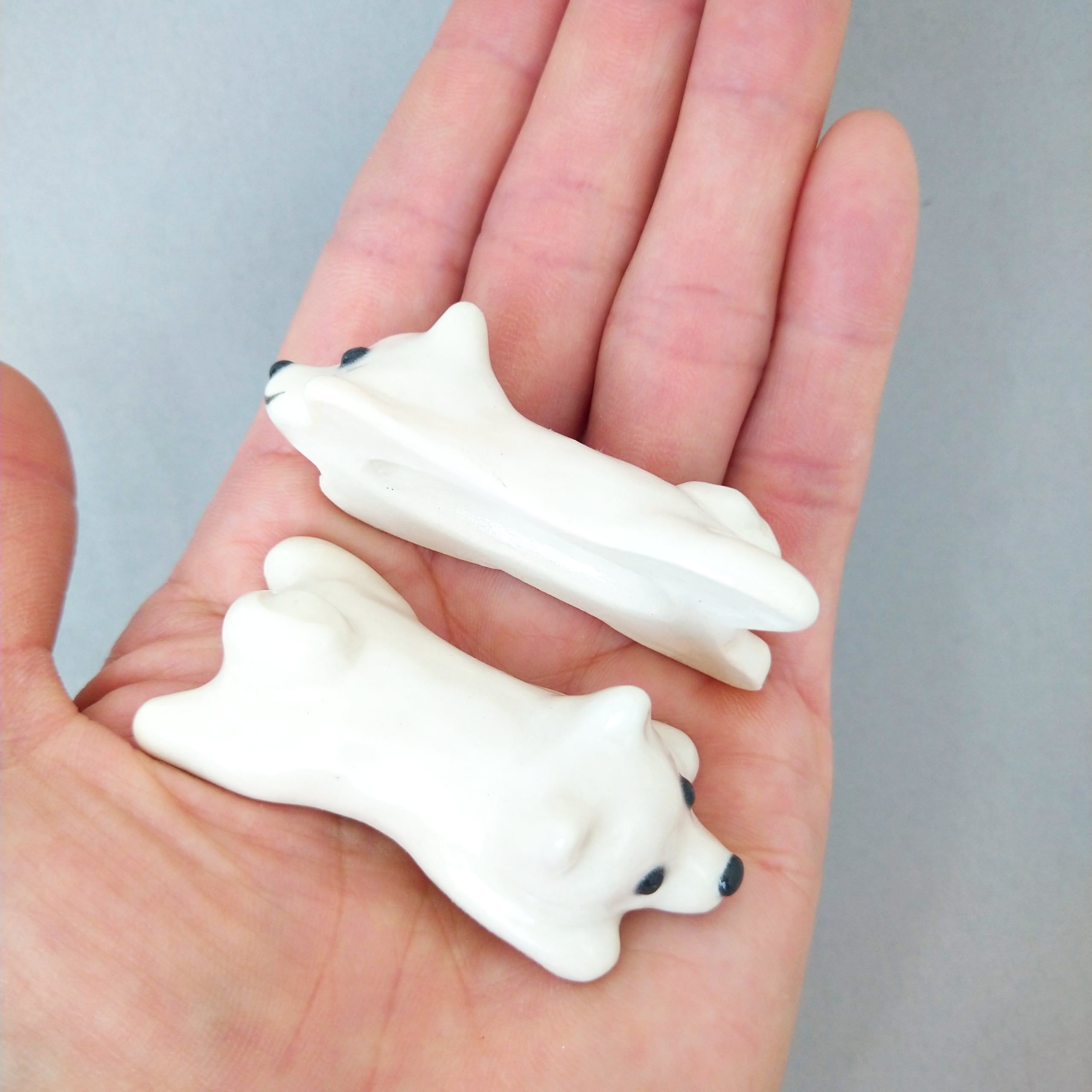 白い犬の箸置き(伏せ) | 陶器のことり