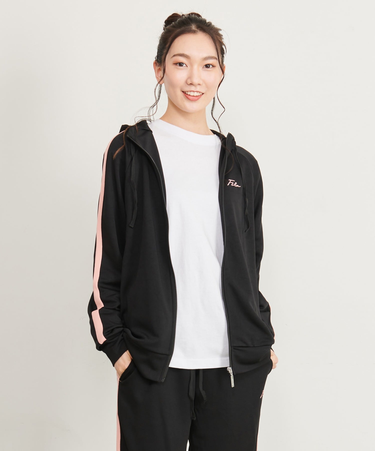 ユニセックス向けのブランドをメインにした、カジュアルな洋服や服飾