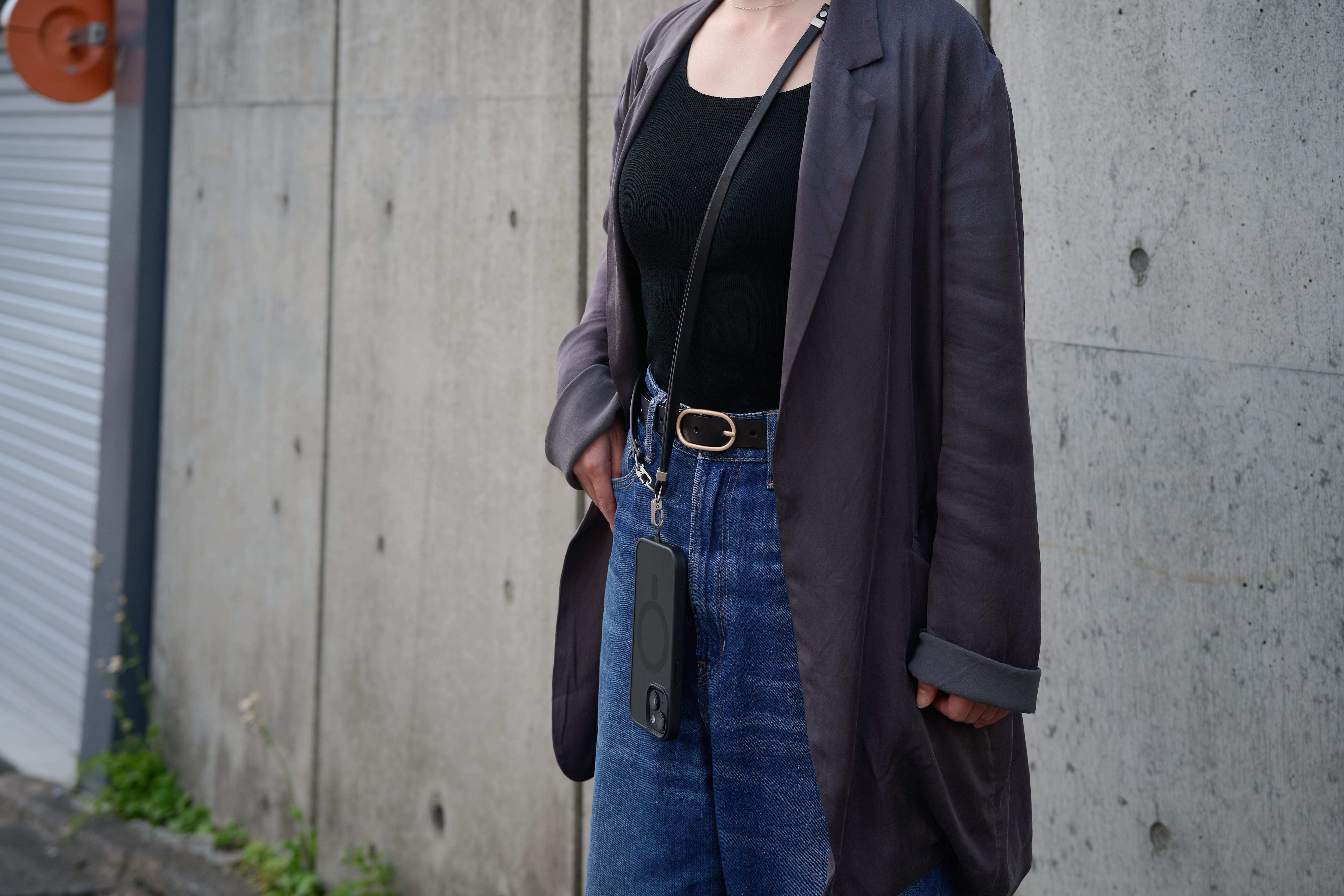 スマホにもカメラにも使える2WAY ストラップ「Leather Long Strap