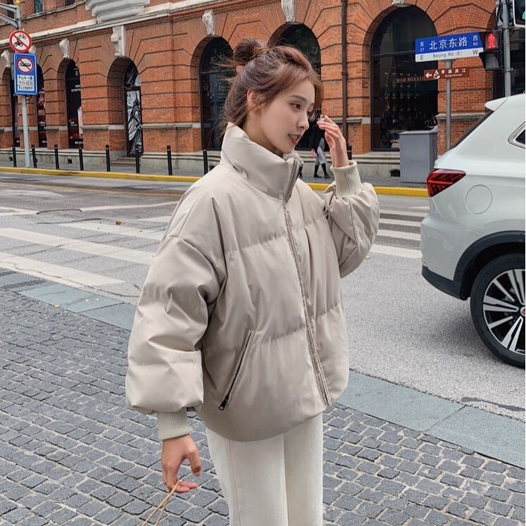 アウター レディース ダウンジャケット 中綿ジャケット コート ショート ショート丈 中綿コート 長袖 ハイネック かわいい 大人可愛い きれいめ シンプル カジュアル 大人 おしゃれ お洒落 かっこいい レトロ こなれ感 ラフ ボーイッシュ スポーティー クール 送料無料 存在感 無地 冬 10代 20代 30代 40代 50代 通勤 学生 通学 デート お出かけ 女子会 休日 着回し 普段使い 重ね着 韓国 韓国系 ファッション コーデ 暖かい 厚手 暖かい S M L ブラック ベージュ ブルー