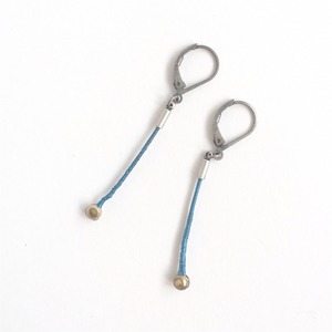 ヴァイオリン弦のカジュアルピアス  V-404  Strings endparts pierces (Light blue)