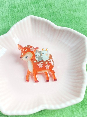 大人気の『迷子のバンビちゃん』ブローチ