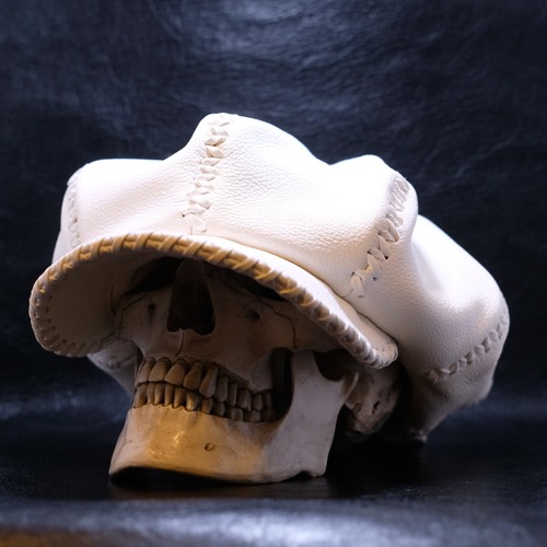 レザーキャスケット“バニラ・ホワイト”自然環境に優しい日本古来の白なめし技術の鹿革から生まれたレザー帽（予約受付販売）