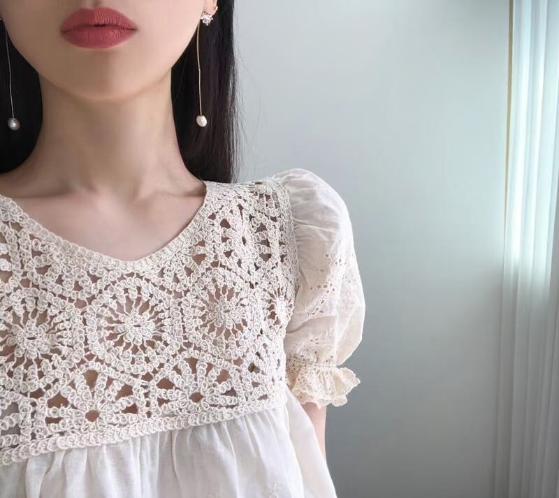 かぎ編み切り替えブラウス　AJ1079-945