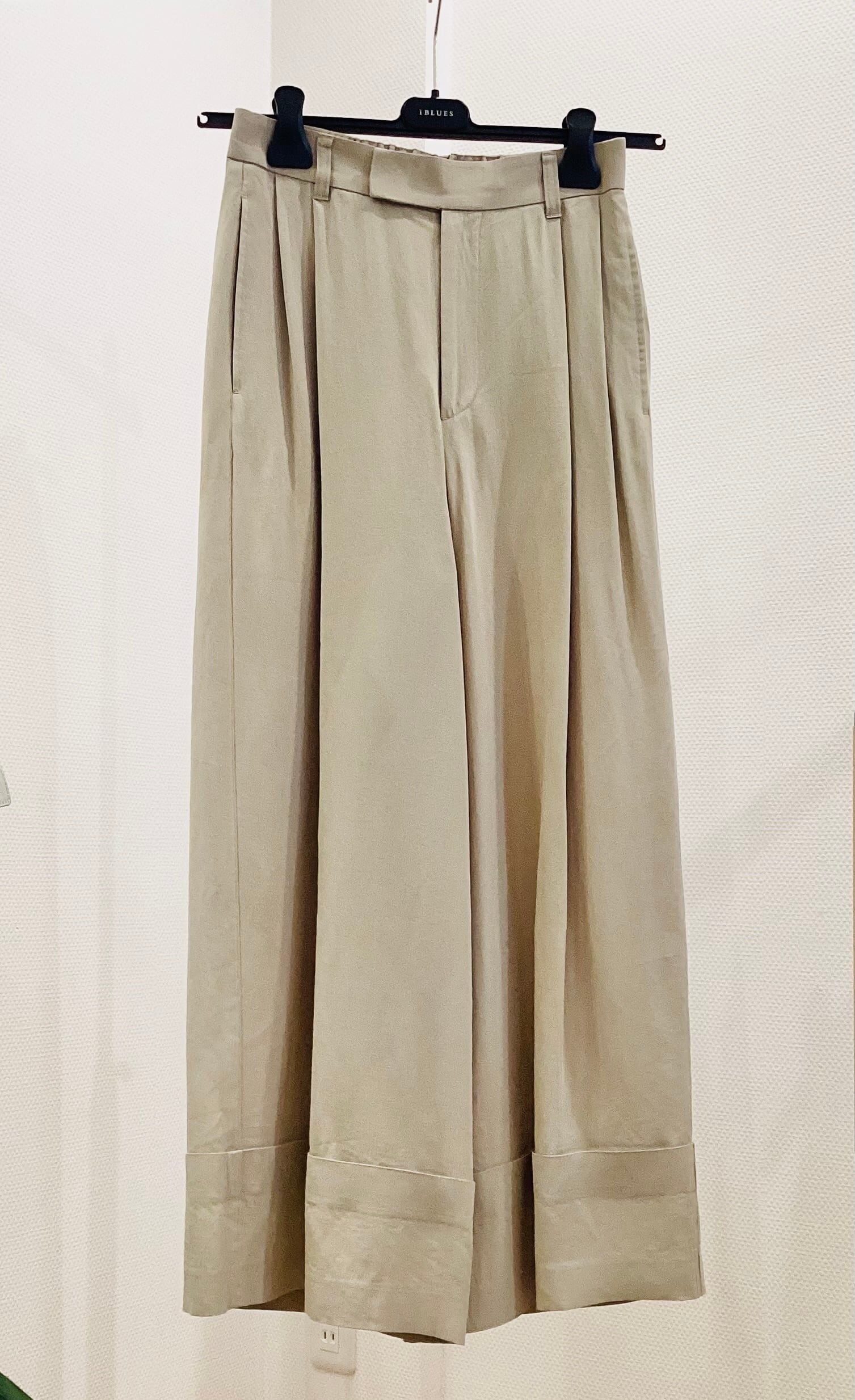 裾ダブルタックワイドパンツ