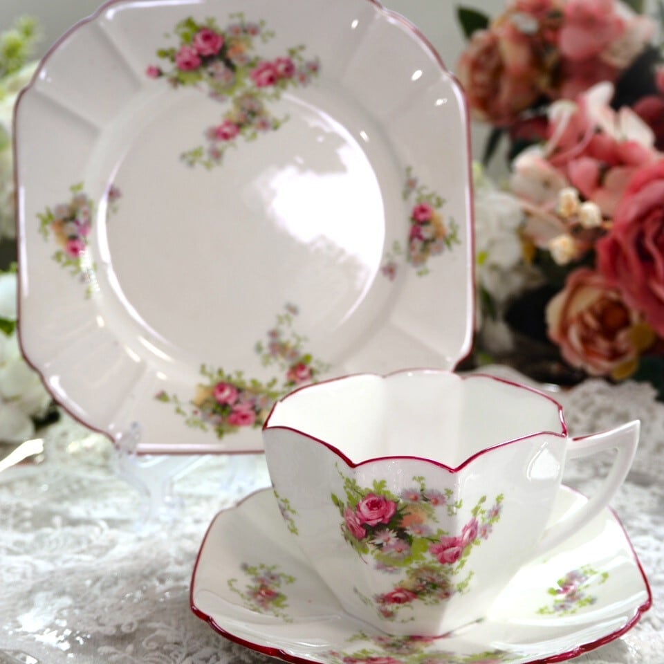 英国シェリー クイーンアン Dainty Rose 1927年 トリオD カップ