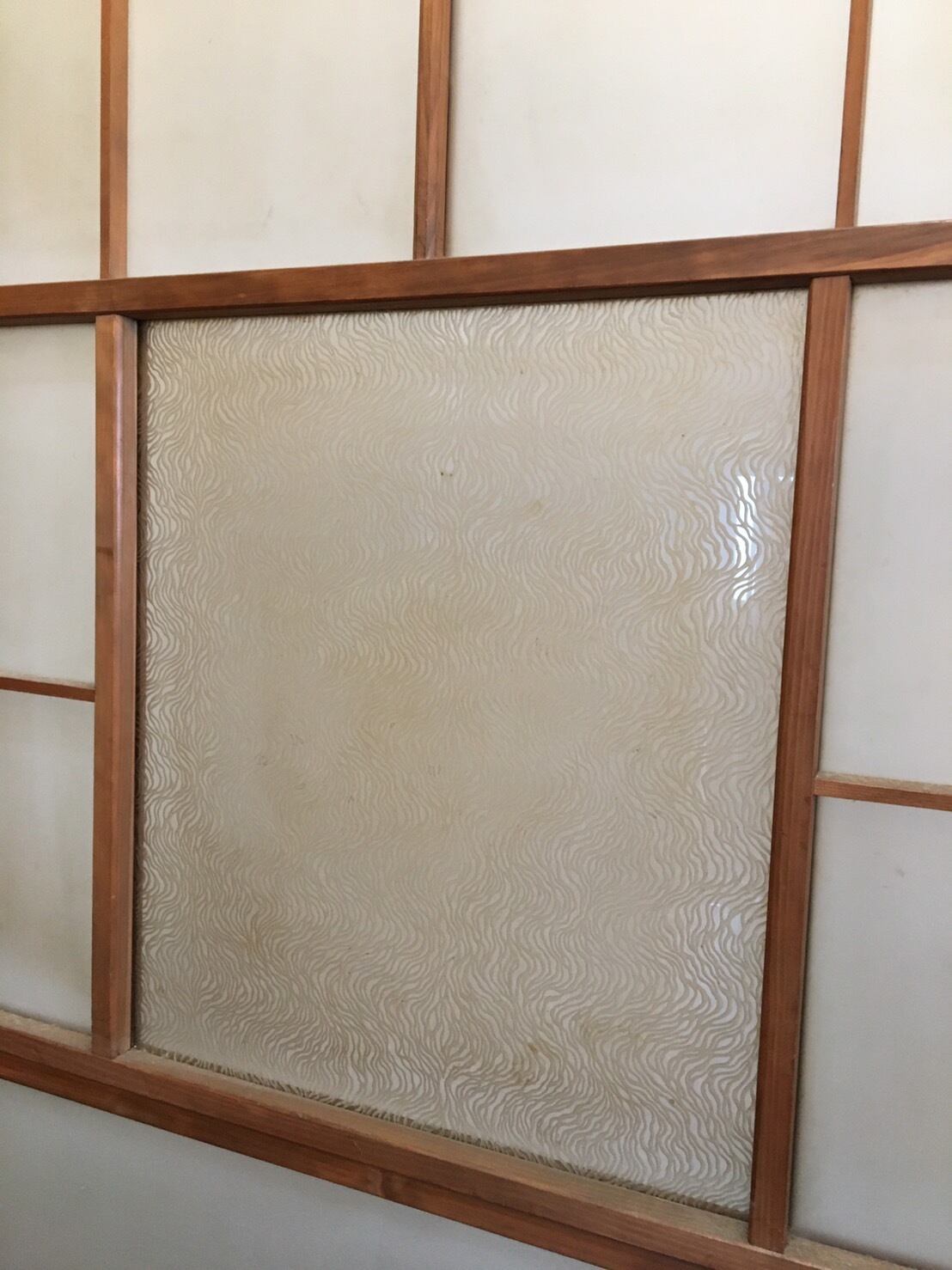 G-122【すりガラスと波柄ガラスの引き戸建具】 | フルタテ