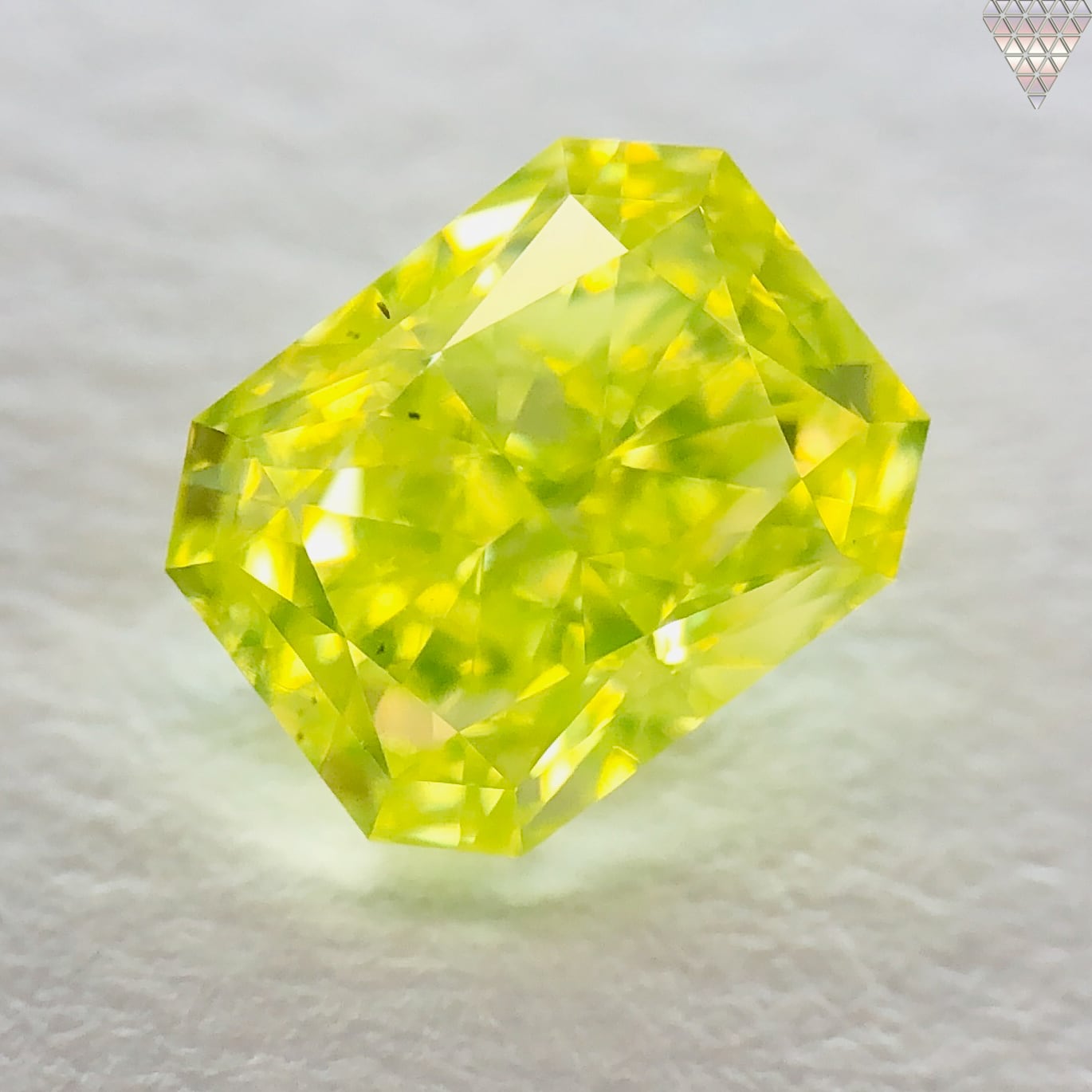 0.094ct Fancy Green Yellow VS-2 OV