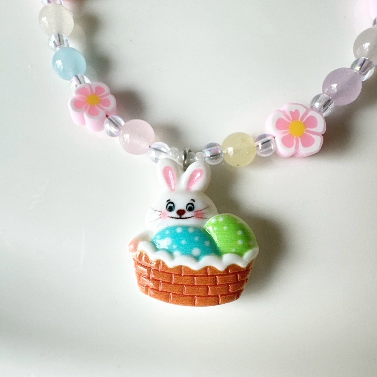 天然石うさちゃんネックレス