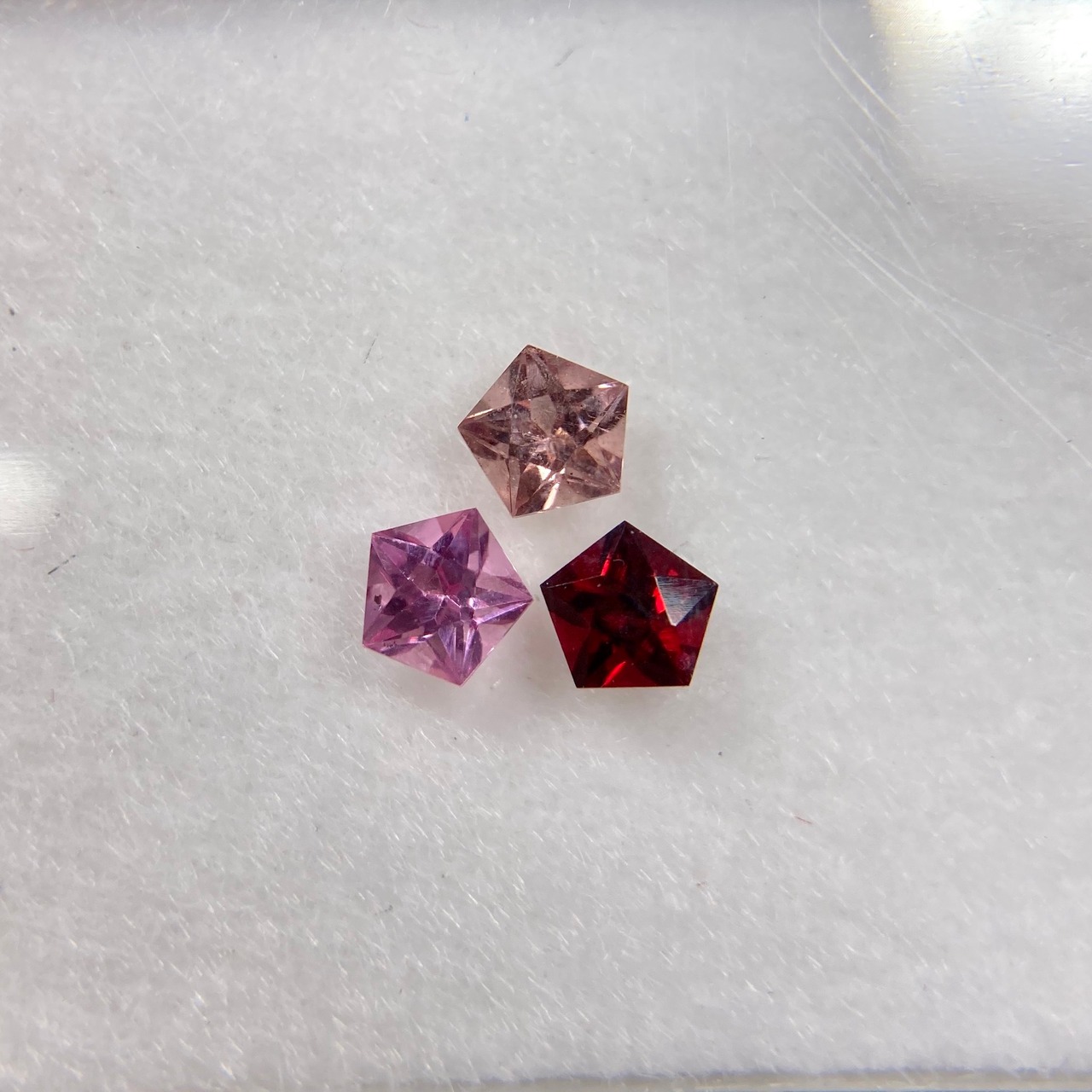 スピネル 星のブローチ 3点セット　約3mm*3mm No.3-3
