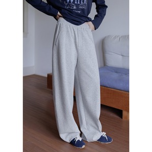 wide silhouette sweatpants