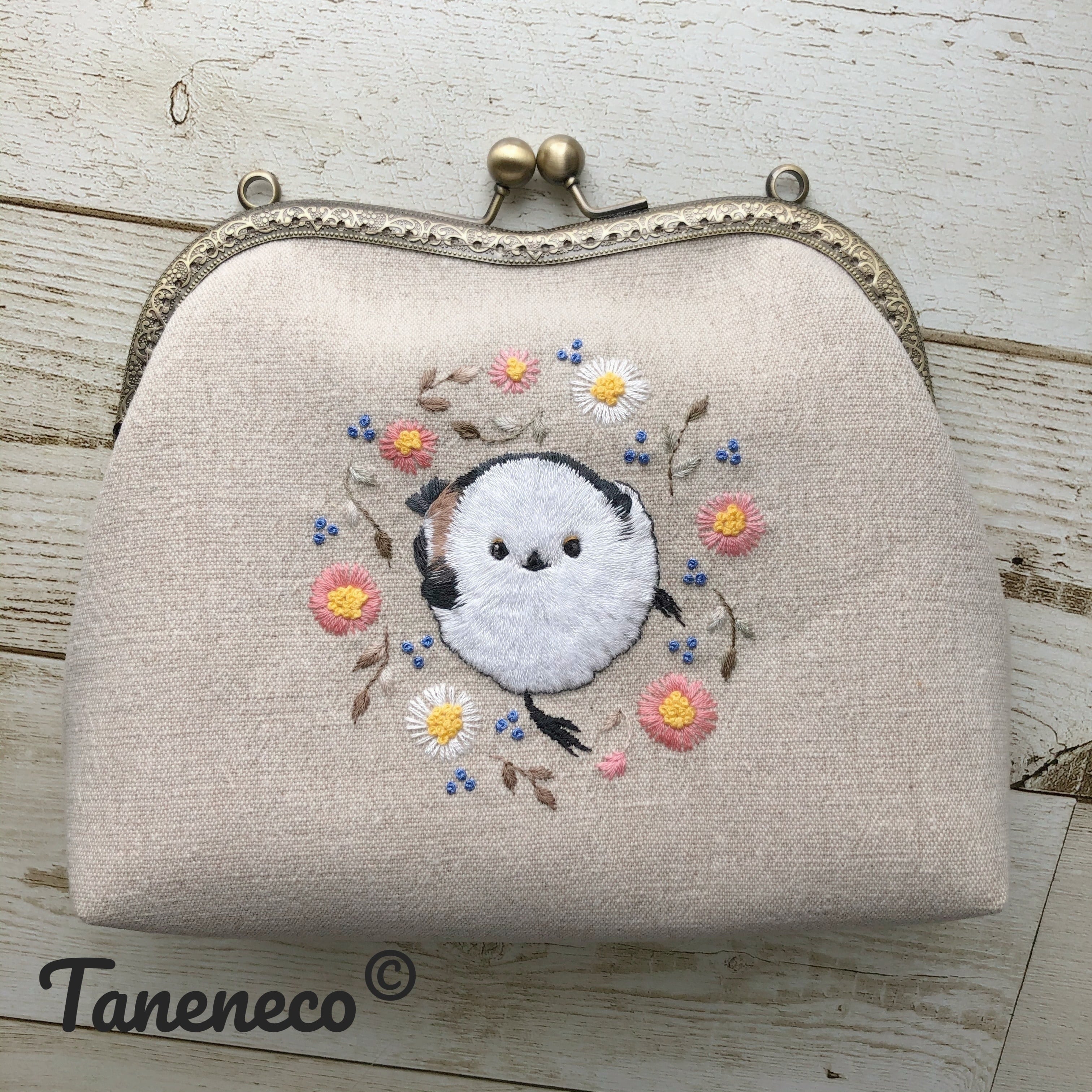 taneneco手刺繍作品『秋の訪れ』がま口 | Taneneco Shop