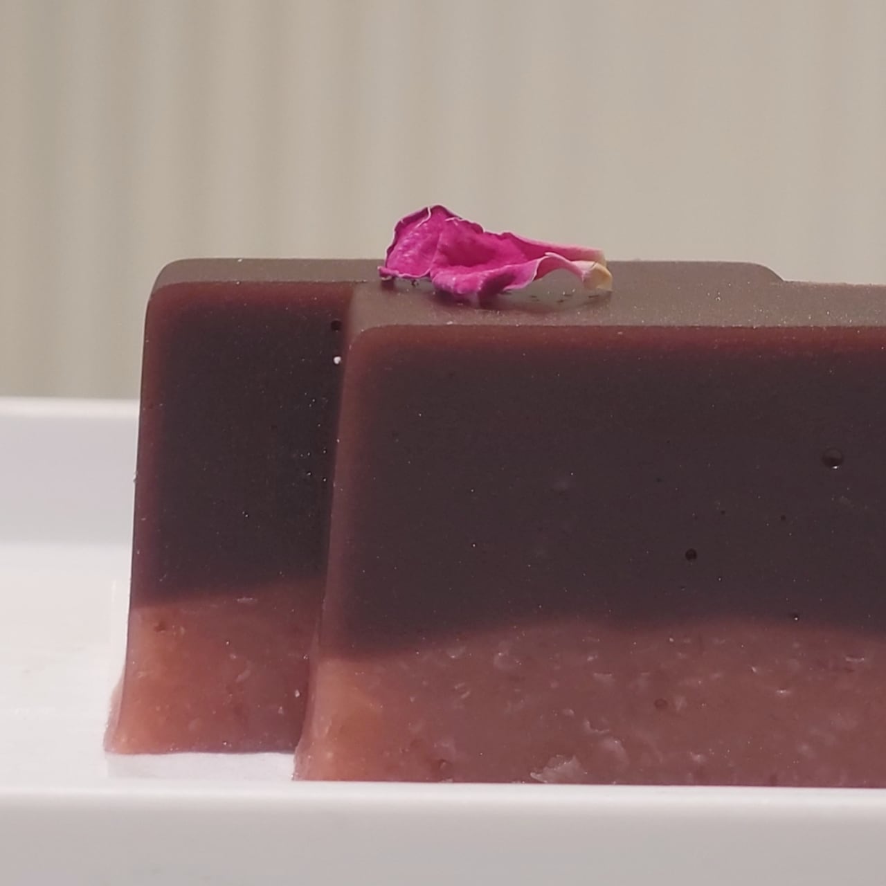 【季節の和菓子】薔薇香る カカオ羊羹 一棹