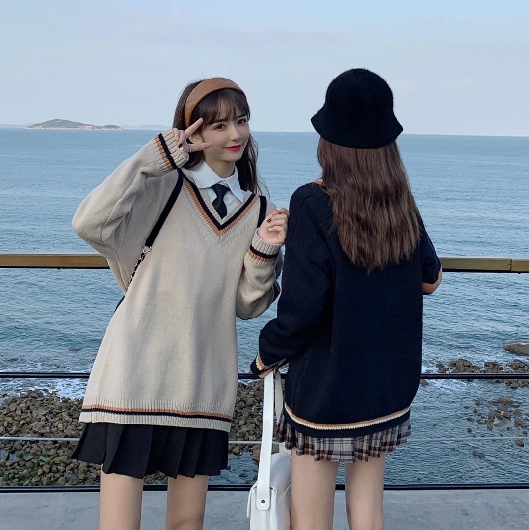 スクールカーデ風　Vネックラインニット　AJ11013-A010