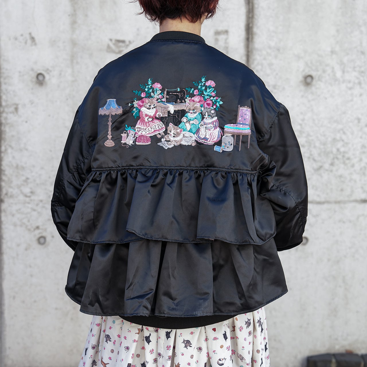 刺繍フリルジャケット“Crafting Cats” (Black) | tamaobazaaar
