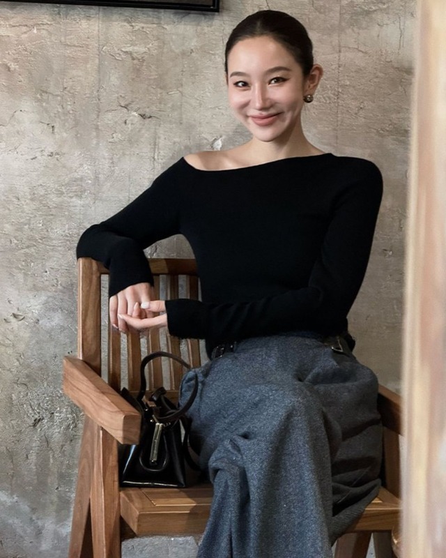 スラントショルダーニット　A25232