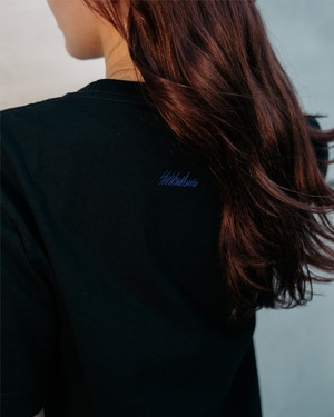 蛾虎刺繍Tシャツ7.1オンス(ブラック)