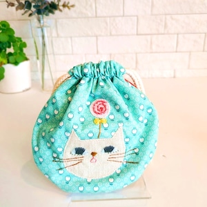 【NEW】まん丸巾着ポーチ 白猫さん頭にペロペロキャンディ乗っけちゃって