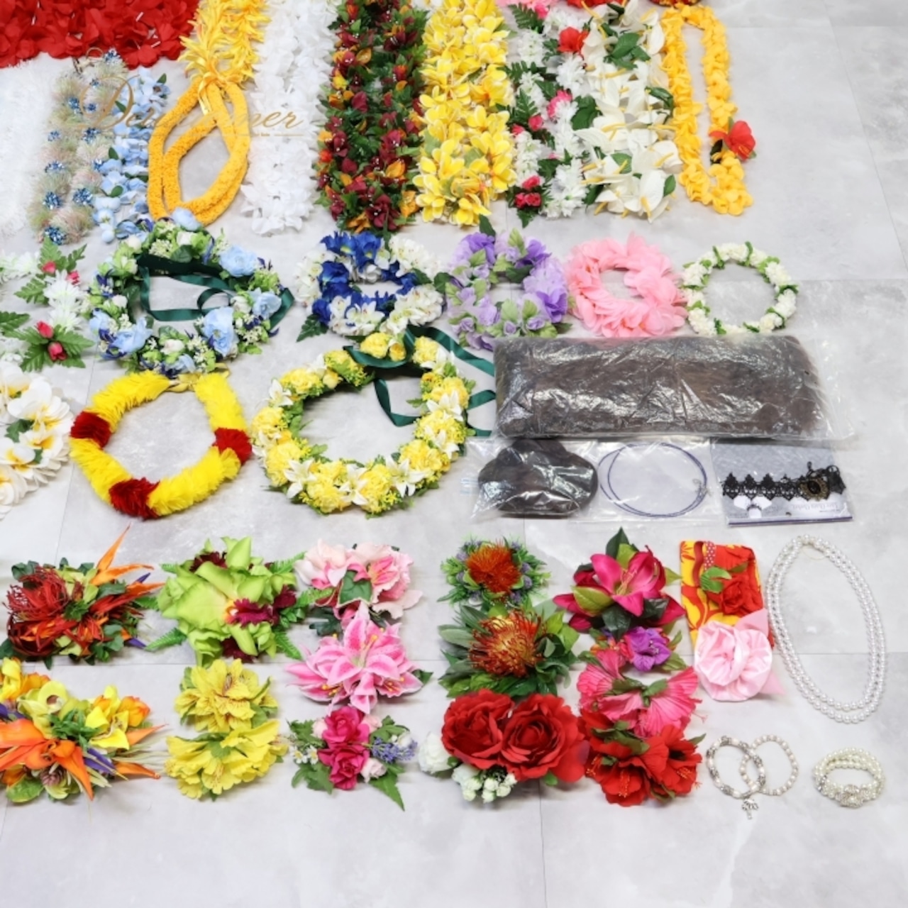 フラダンス 小物 まとめ売り 70点以上 セット ネックレス フラワーレイ リーフレイ ウィッグ 髪飾り 頭飾り 小道具 カラフル 花 ヘアアクセサリー ブレスレット 豪華 舞台 レイ タヒチアン おしゃれ グリーン系 レッド系 オレンジ系 イエロー系