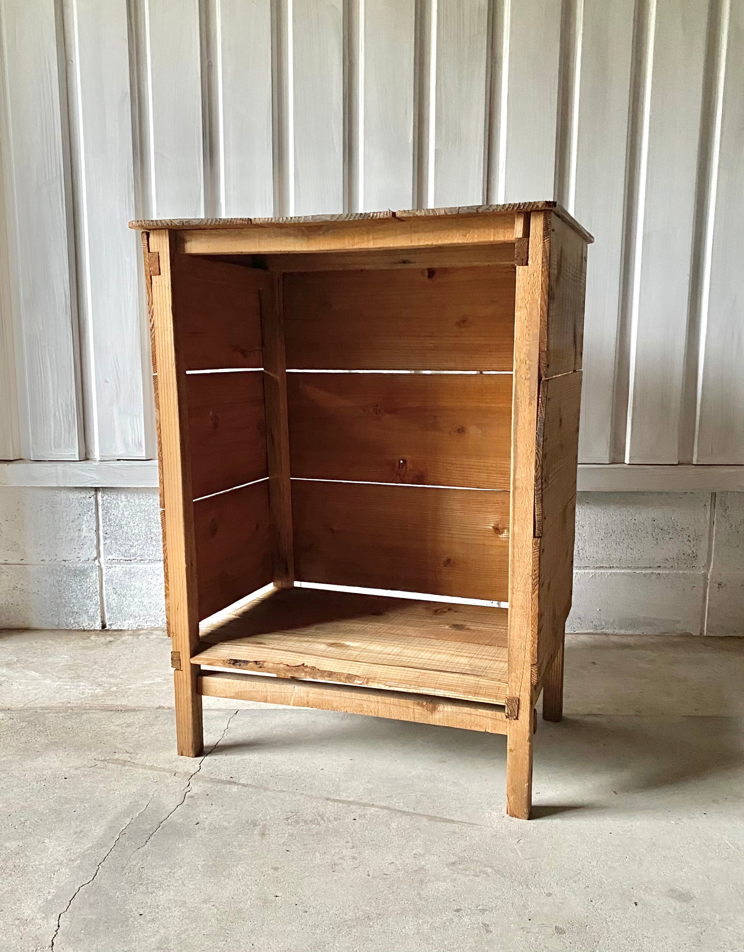 昭和レトロ　アンティーク家具　店舗　古民家　ダークブラウン木製店舗什器 中古品 】和製ヴィンテージ 昭和レトロ 箪笥 和家具 水屋箪笥 飾り棚