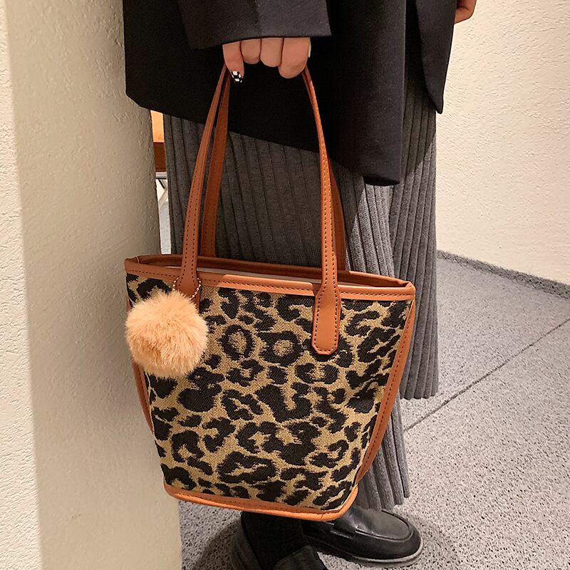 レオパードプリント柄オータムウィンターショルダーバッグスタイル 秋物 冬物 ハンドバッグ Tiancai_Wing_Bag49579197503