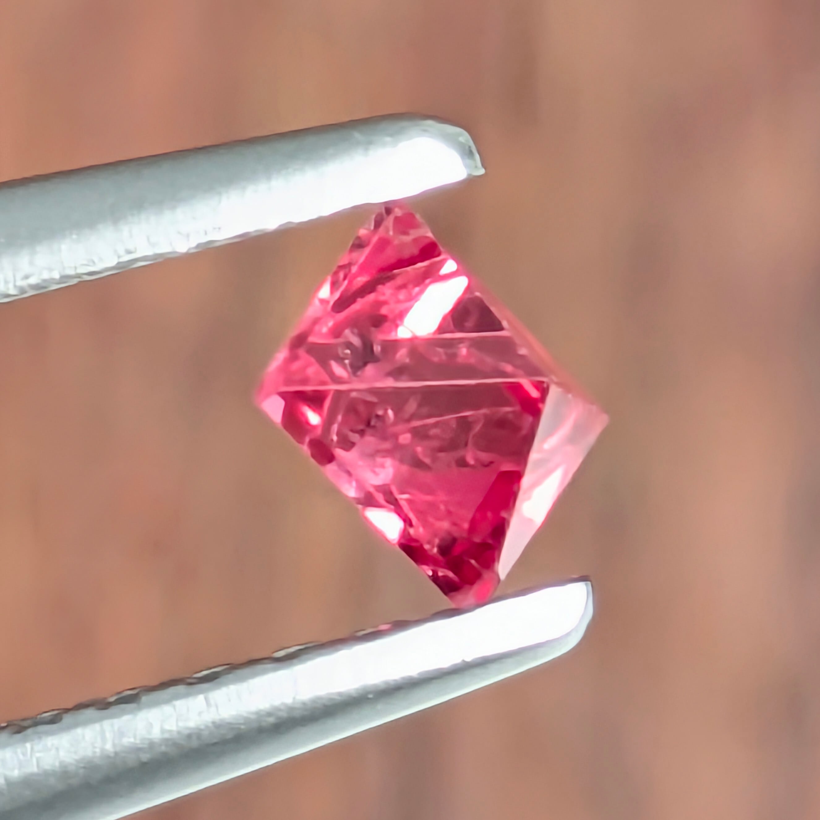 スピネル原石 ミャンマー・モゴック産【0.24ct】 PRO208042 | Gem's