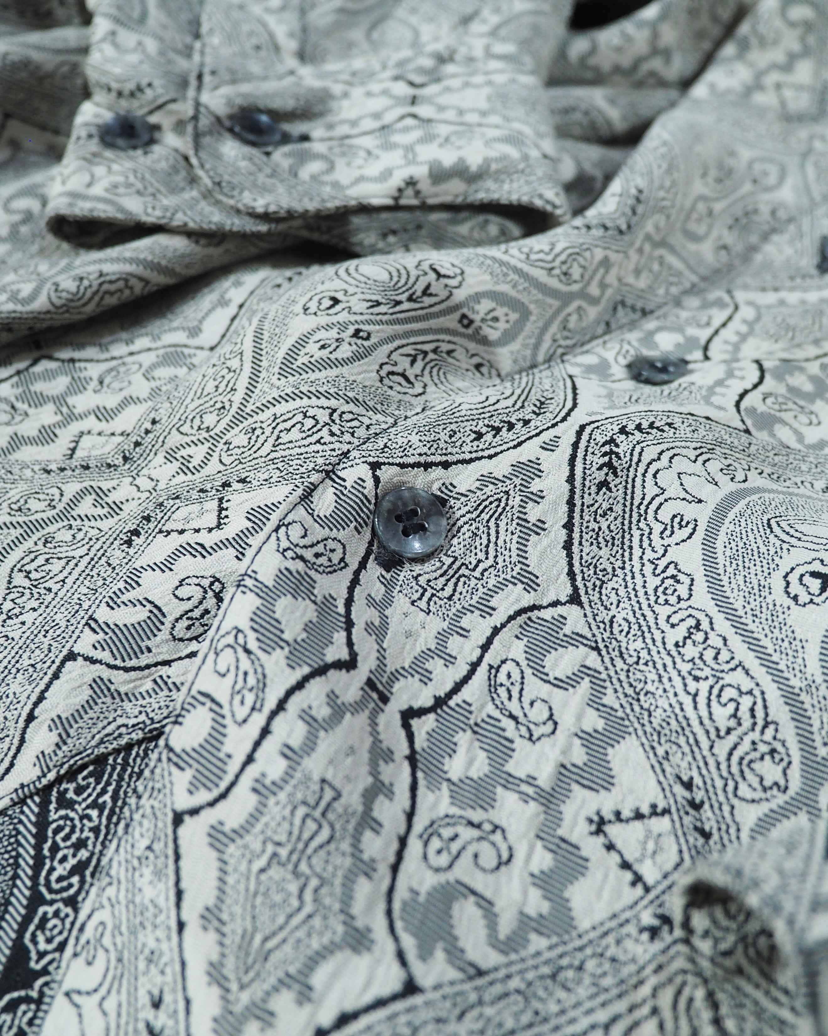1990s " GOOUCH - Phiz " Beautiful Arabesque pattern Embroidery vintage loose Shirt