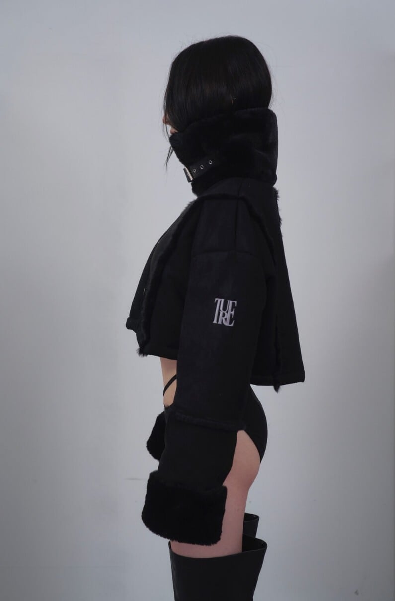 aespaカリナ着用✨】 TRUE ムートンコート(黒) 夏のうちに冬物GET