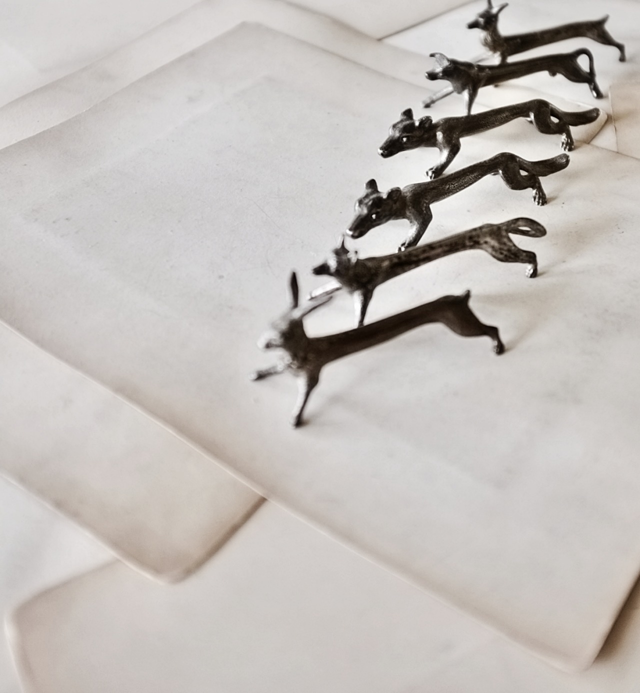 フランス 誰かを探す狼さんとカトラリーレスト アンティーク