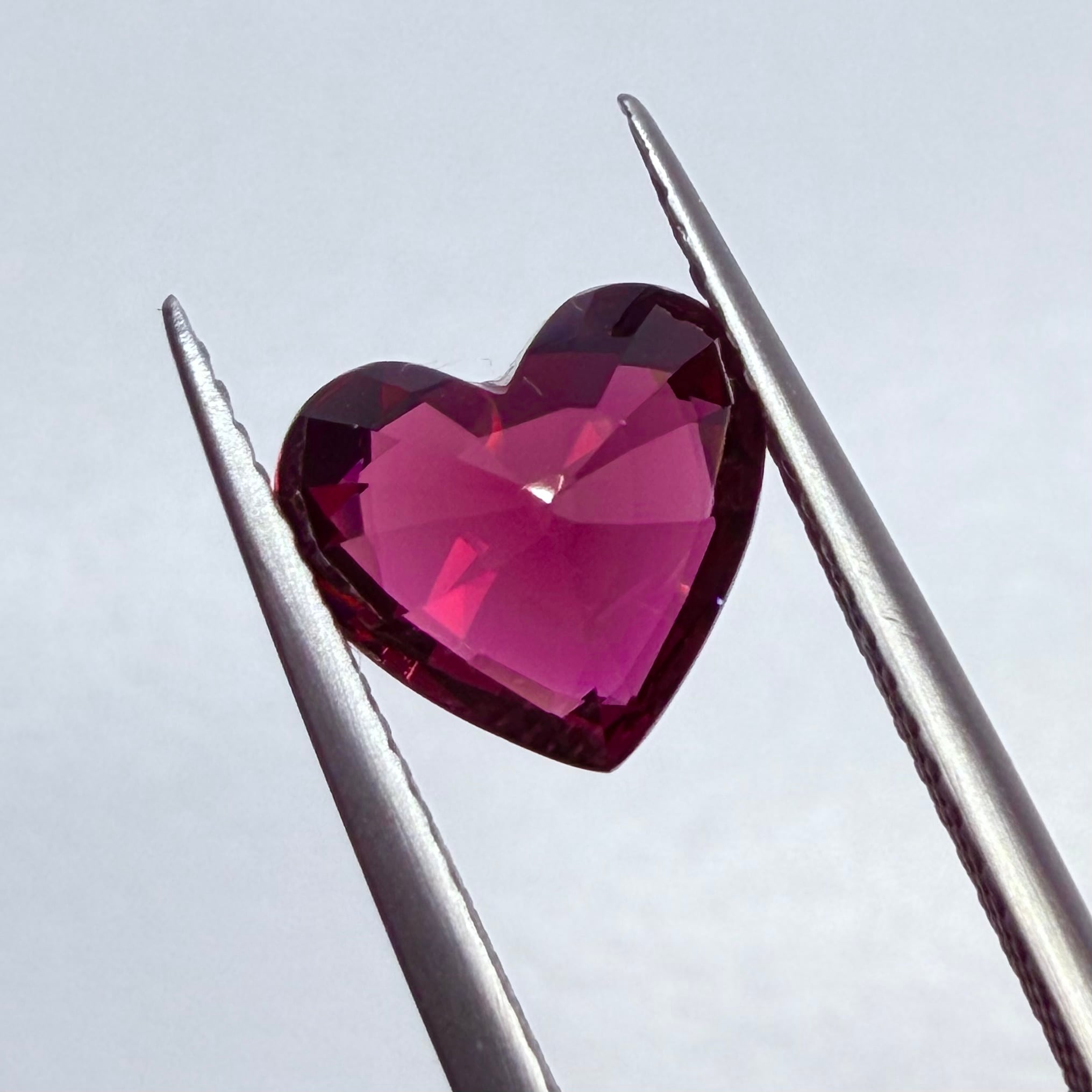 2026 ラッキーカラー　情熱を感じるガーネット♡