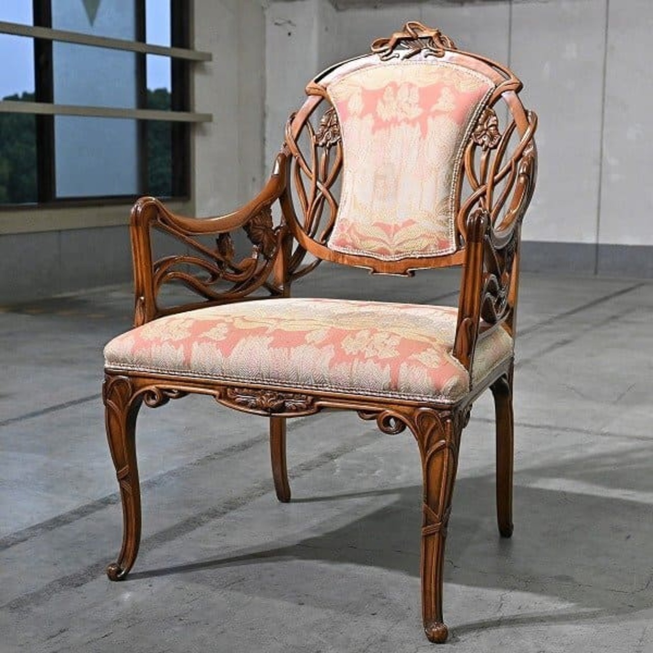 最高級 イタリア製 Medea 40万「ART109」アームチェア マホガニー材 ダイニング 透かし彫り アールヌーボー 猫足 メデア【中古家具/中古インテリア/USED家具ユーズド家具/リサイクル】
