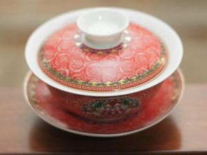 【蓋碗(レッド基調花柄)】:嬉しくなるレッド基調花柄の蓋碗