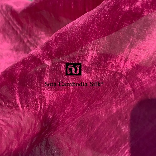 【完売】スカーフ　軽いスカーフ　クリスマス　紫外線対策　カンボジアシルク　シルク　シルクスカーフ　レッドパープル　春ファッション