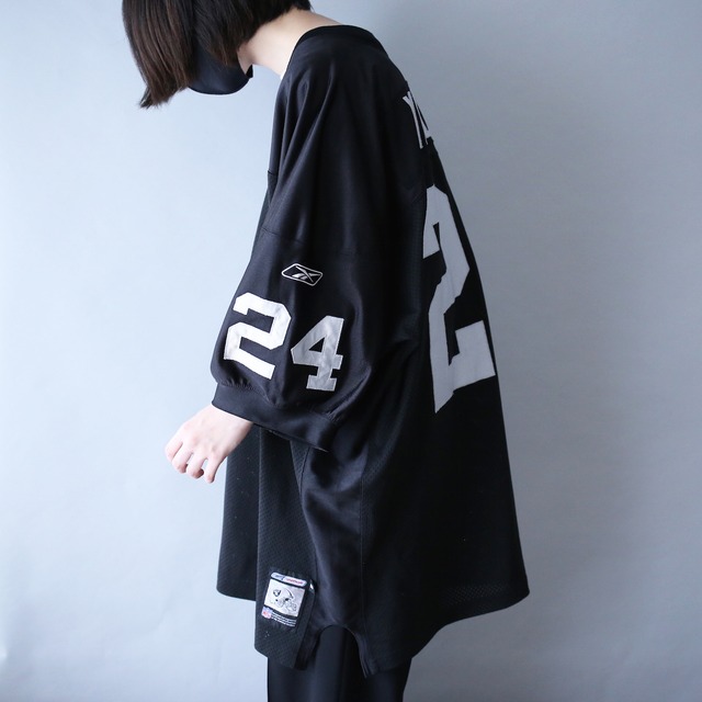 "Reebok×NFL" 24 numbering over silhouette black game shirt