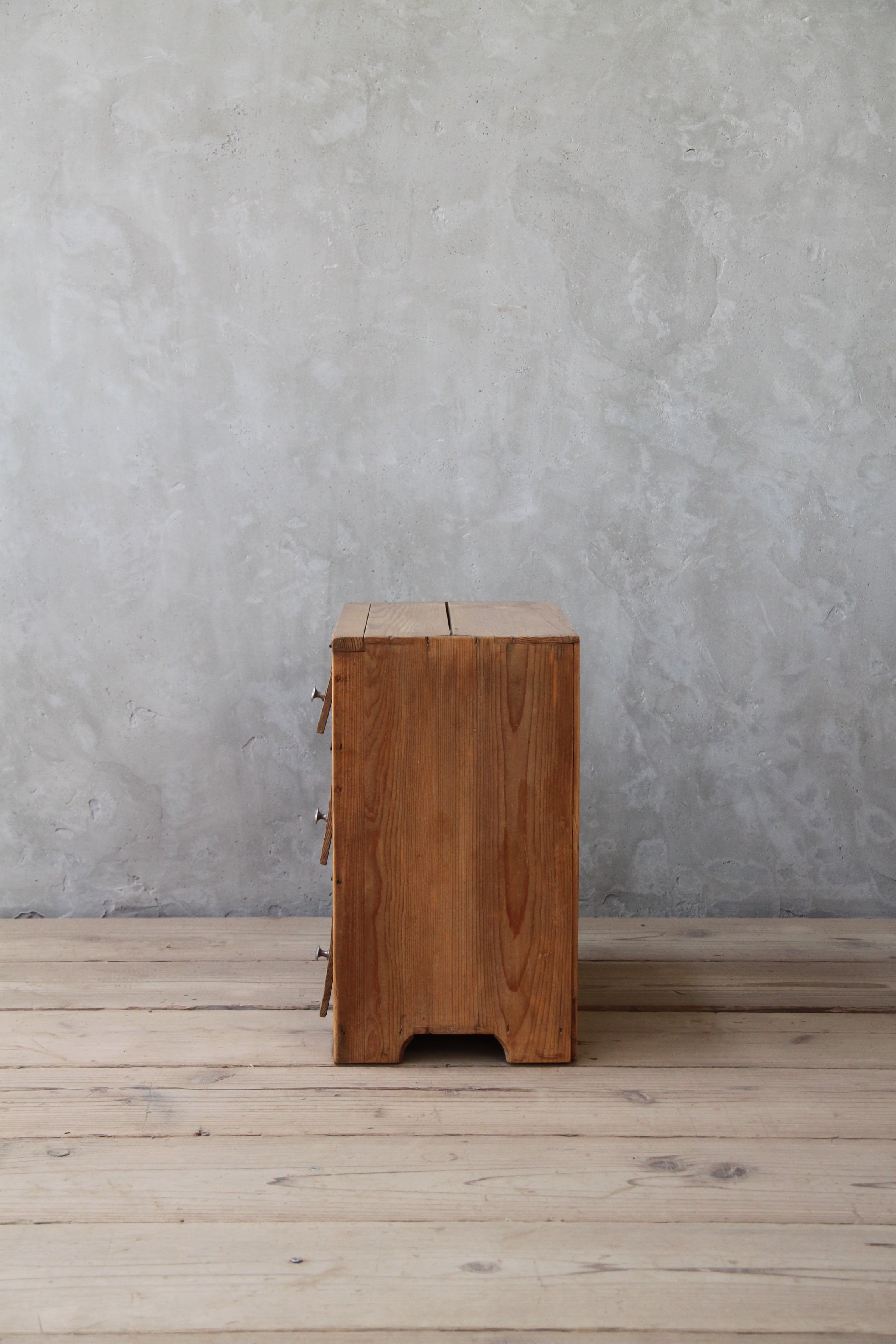 パタパタ棚 収納棚 古家具 アンティーク ヴィンテージ家具 パタパタの小ぶりな収納棚 古家具/古道具/アンティーク/棚/収納/ | は