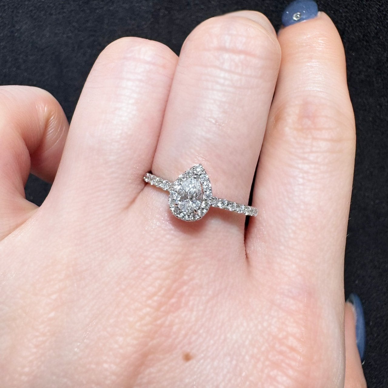Pt900 0.200ct ペアシェイプカットダイヤモンド 取り巻き(ヘイロー