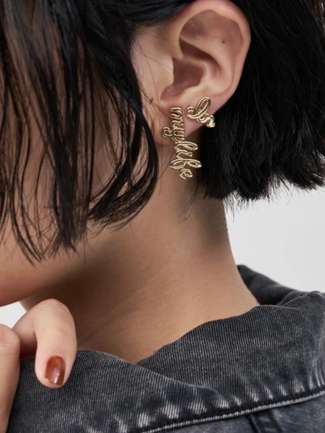 送料無料】 CHIGNON(シニヨン) ロゴアシメイヤリング アクセサリー