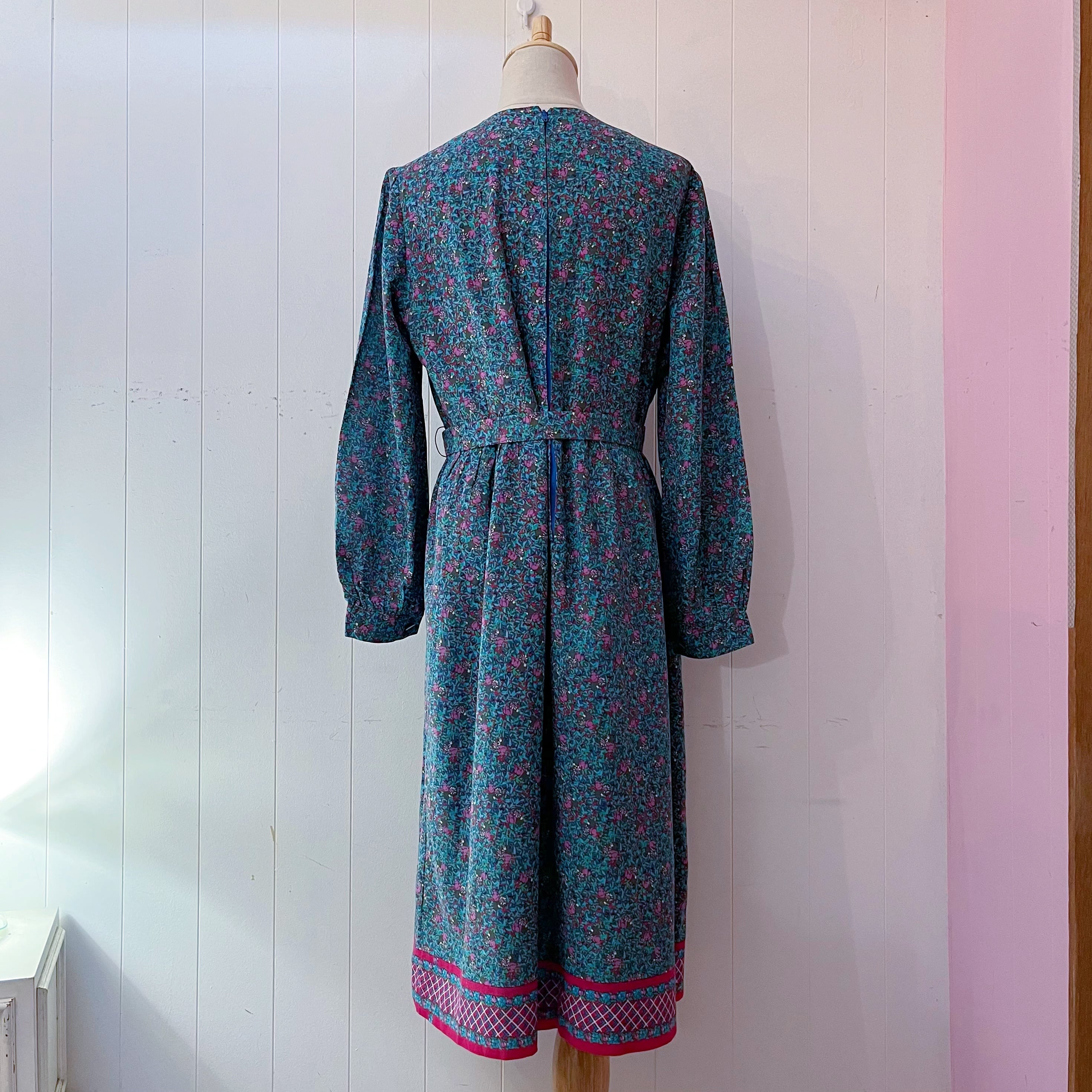 pink line flower gather one-piece